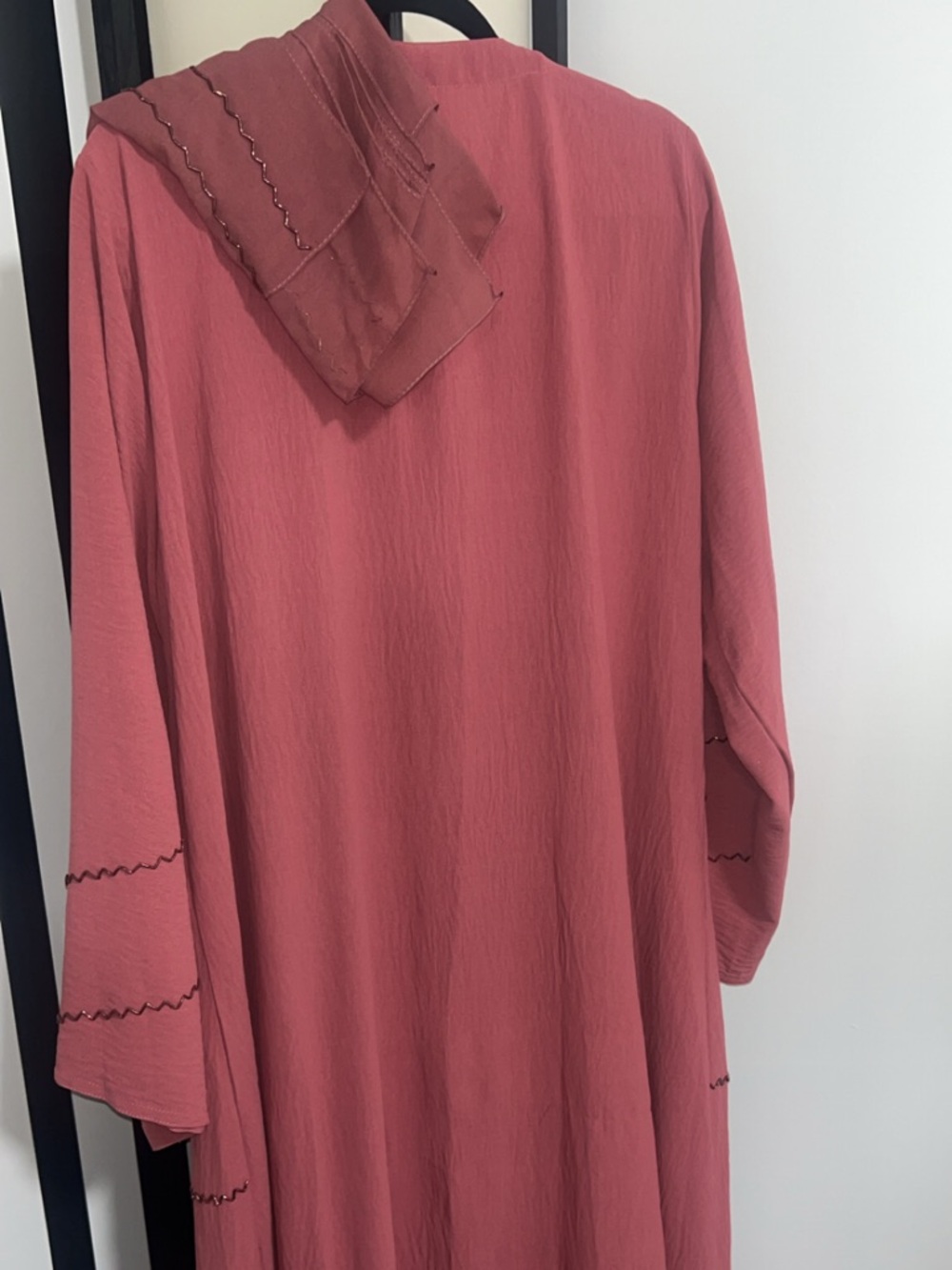 Rose Mauve Long Abaya with Zigzag Stitch Detailing with matching scarf size 58 - Picture 7 of 8